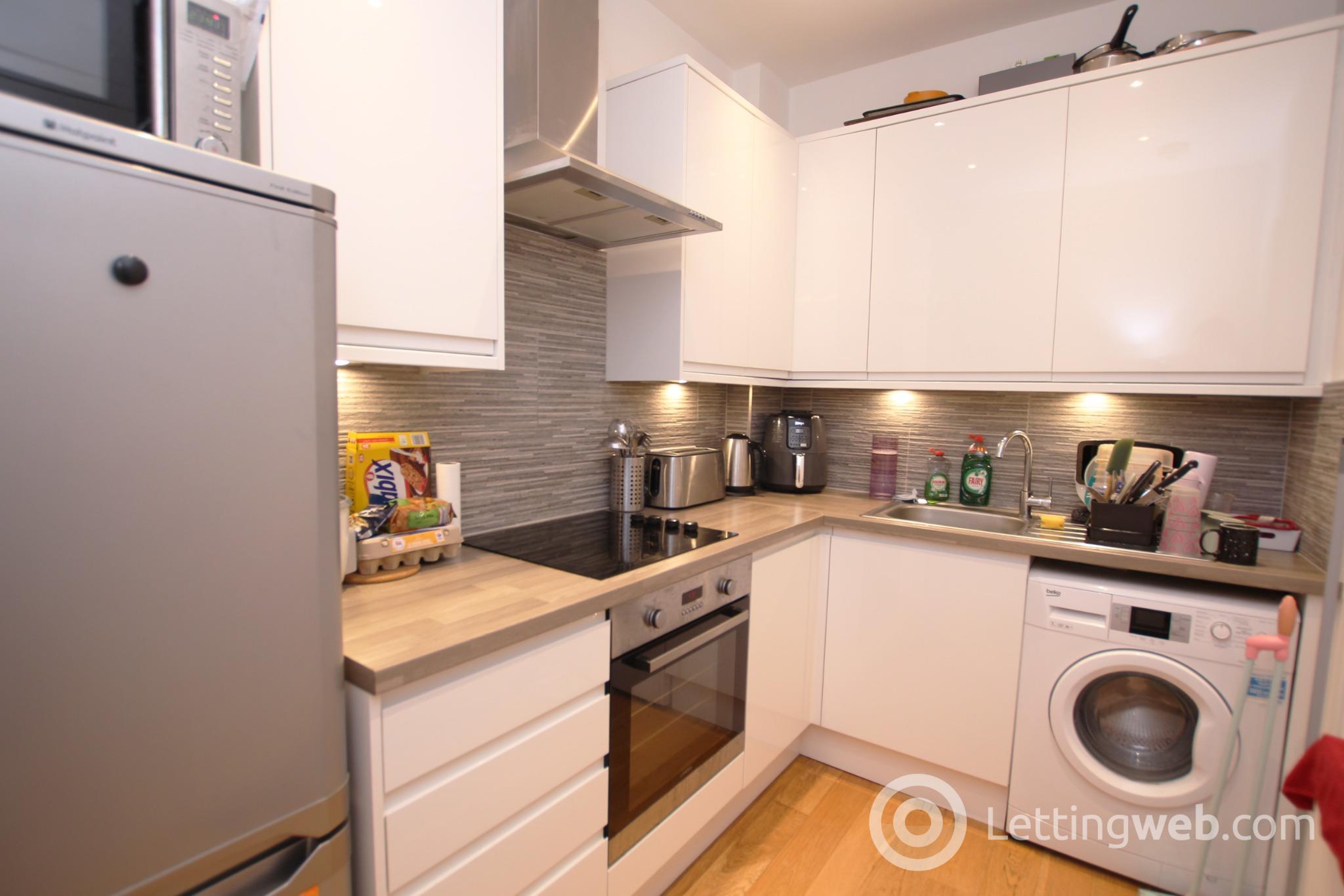 Flat Lyndhurst Gardens in Glasgow
