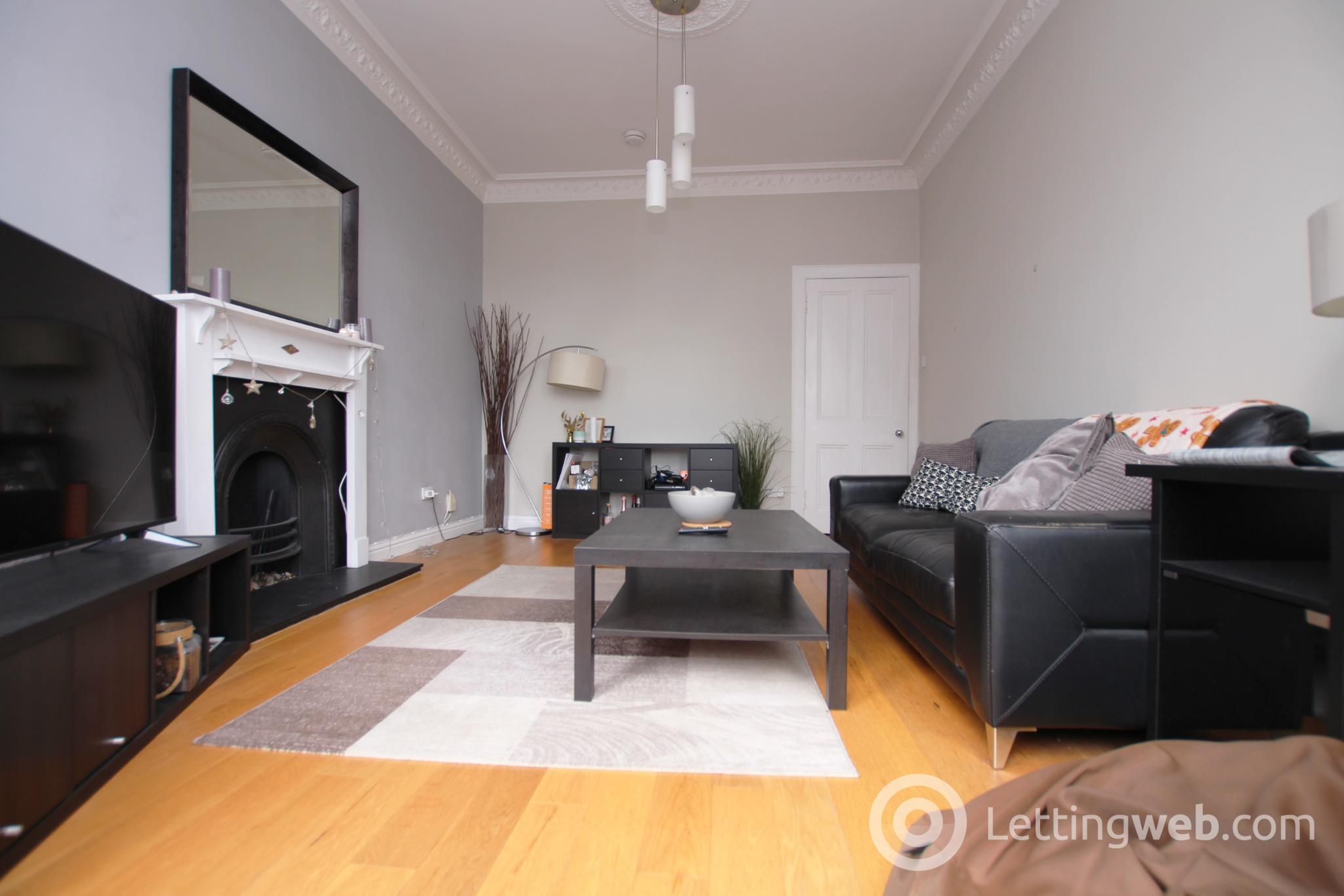 Flat Lyndhurst Gardens in Glasgow