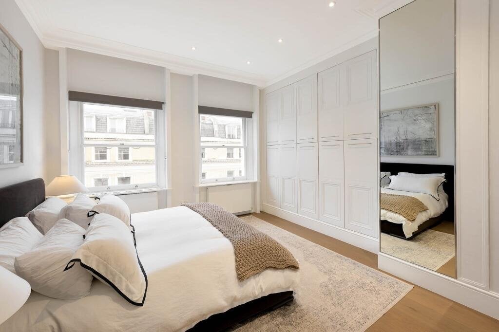 Flat De Vere Gardens in Greater London