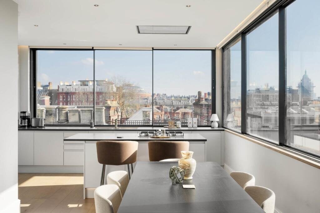 Flat De Vere Gardens in Greater London