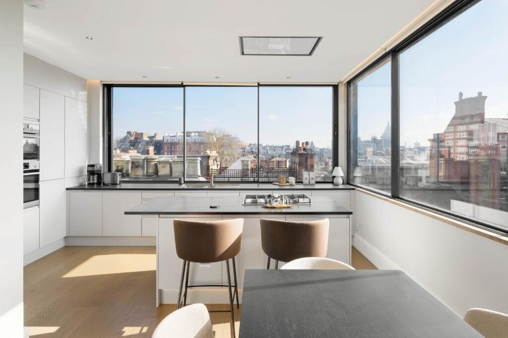 Flat De Vere Gardens in Greater London