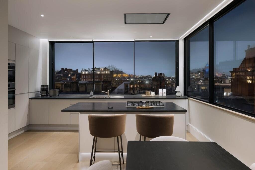 Flat De Vere Gardens in Greater London