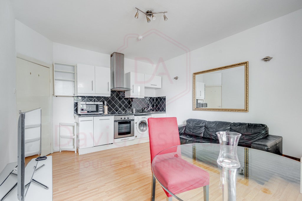 Flat Leinster Gardens in City of Westminster