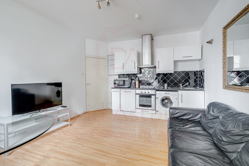 Flat Leinster Gardens in City of Westminster