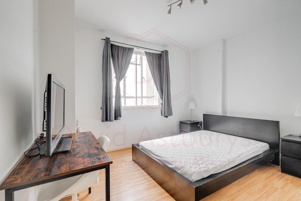 Flat Leinster Gardens in City of Westminster