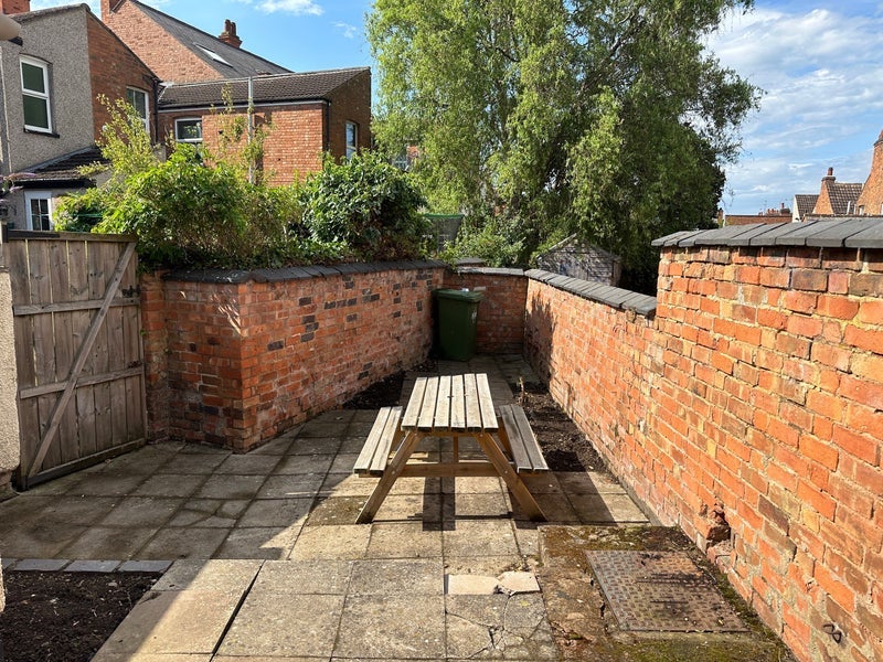 Room Manor Road in Rugby