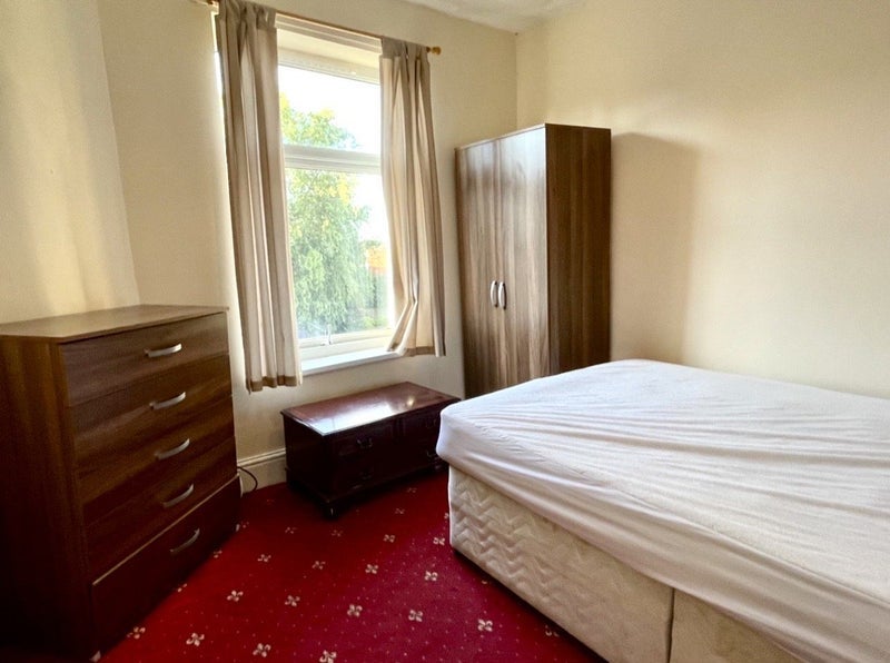 Room Manor Road in Rugby