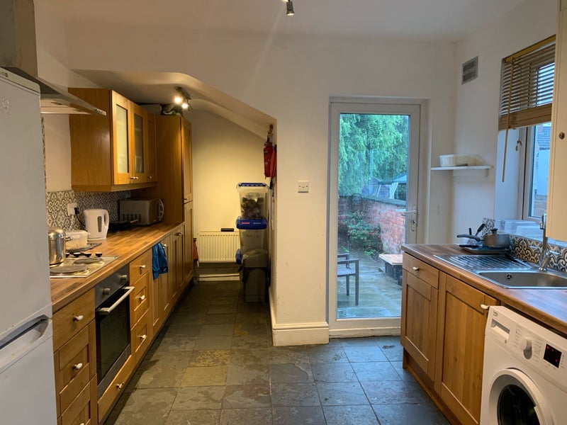 Room Manor Road in Rugby