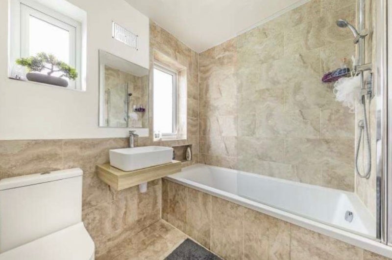 Room Langbrook Road in Greater London