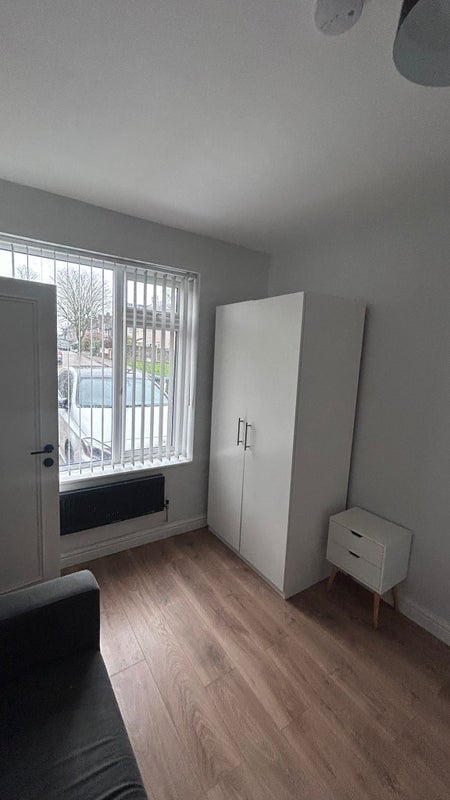 Room Langbrook Road in Greater London