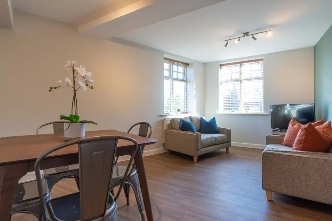 Flat Jesmond Road in Newcastle upon Tyne