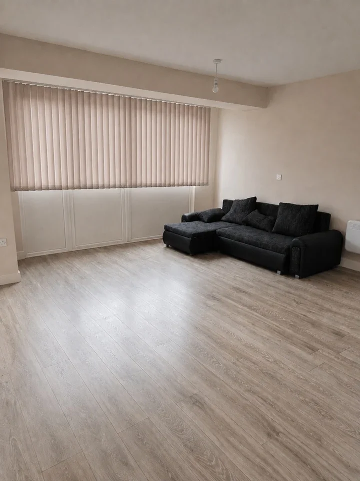 Flat Broadway in Greater London