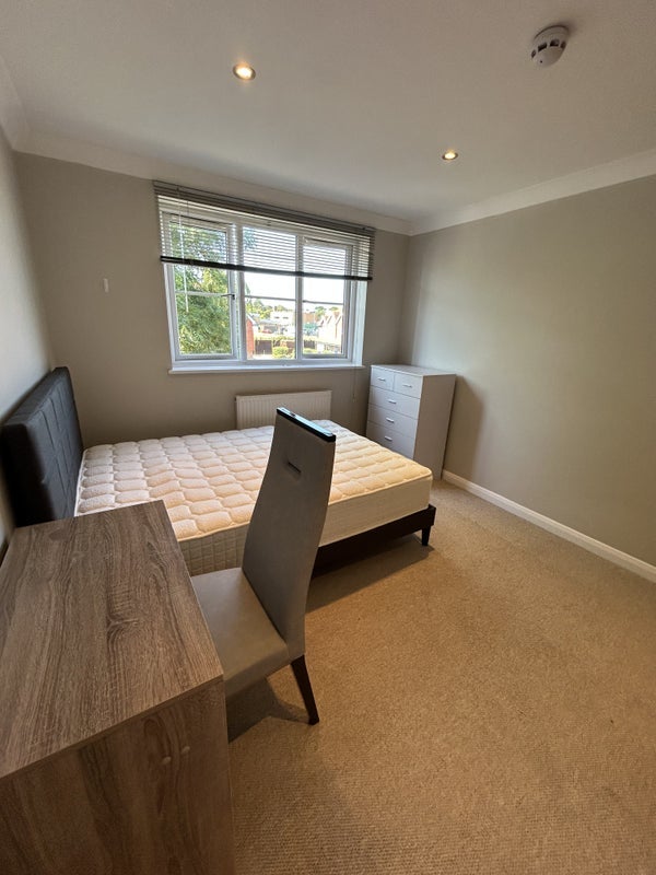 Room Courthouse Road in Maidenhead