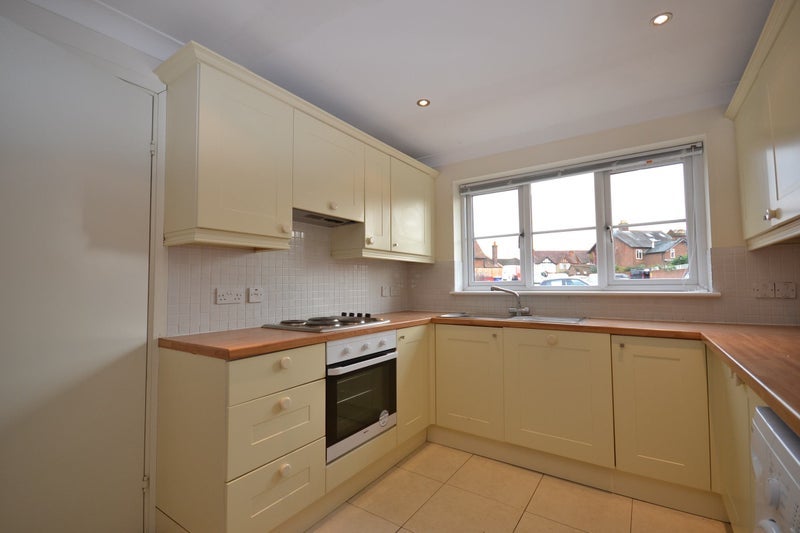 Room Courthouse Road in Maidenhead