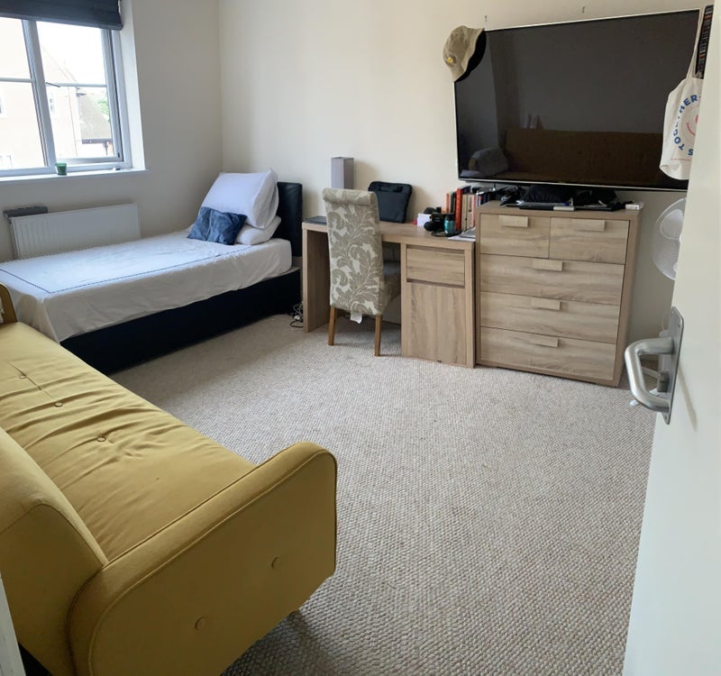 Room Courthouse Road in Maidenhead