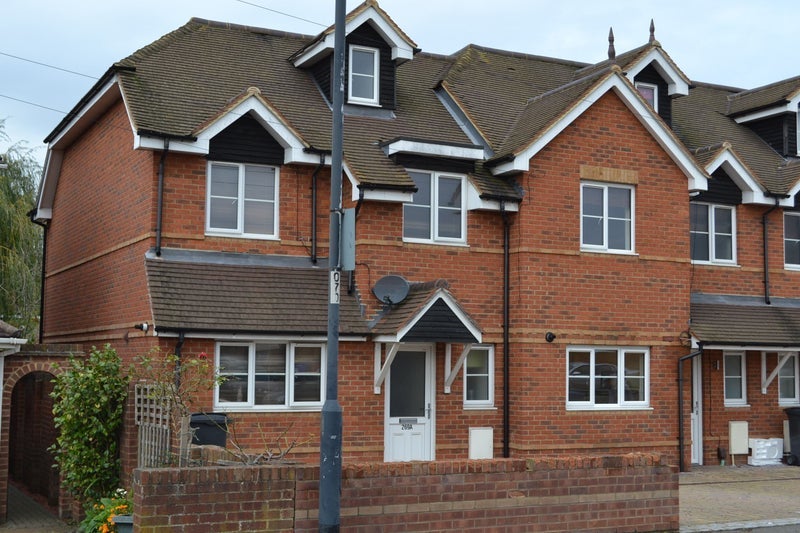 Room Courthouse Road in Maidenhead