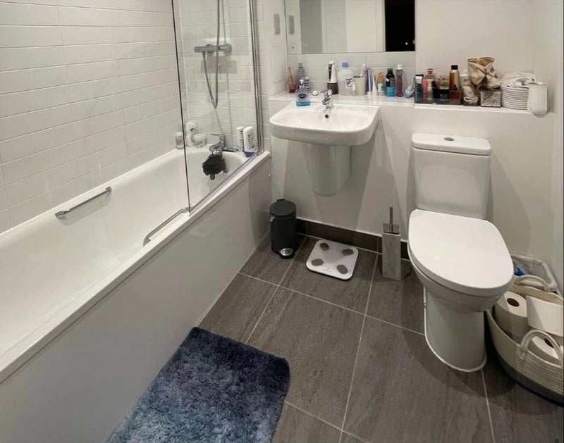 Flat Baytree Road in Greater London