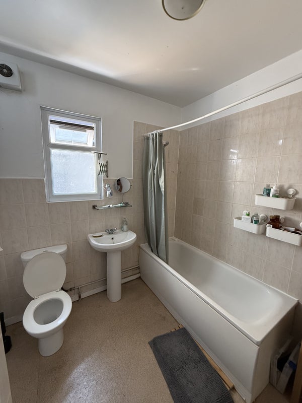 Room Chatsworth Road in Greater London