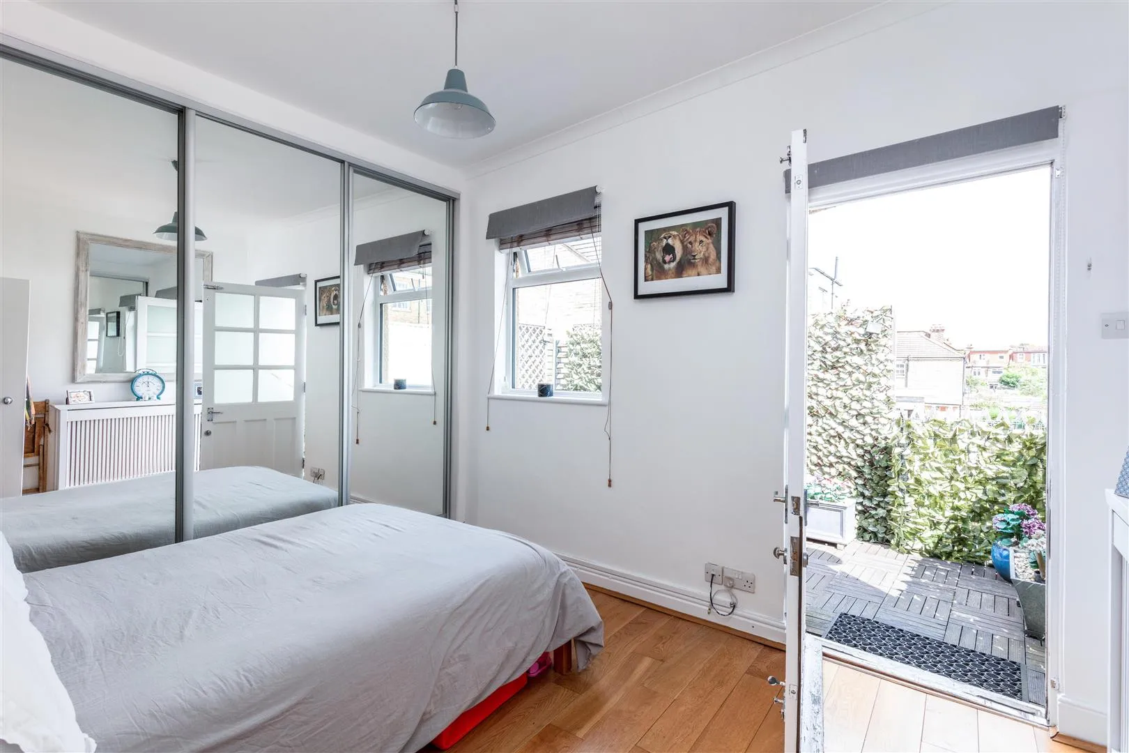 Flat Upper Richmond Road West in Greater London