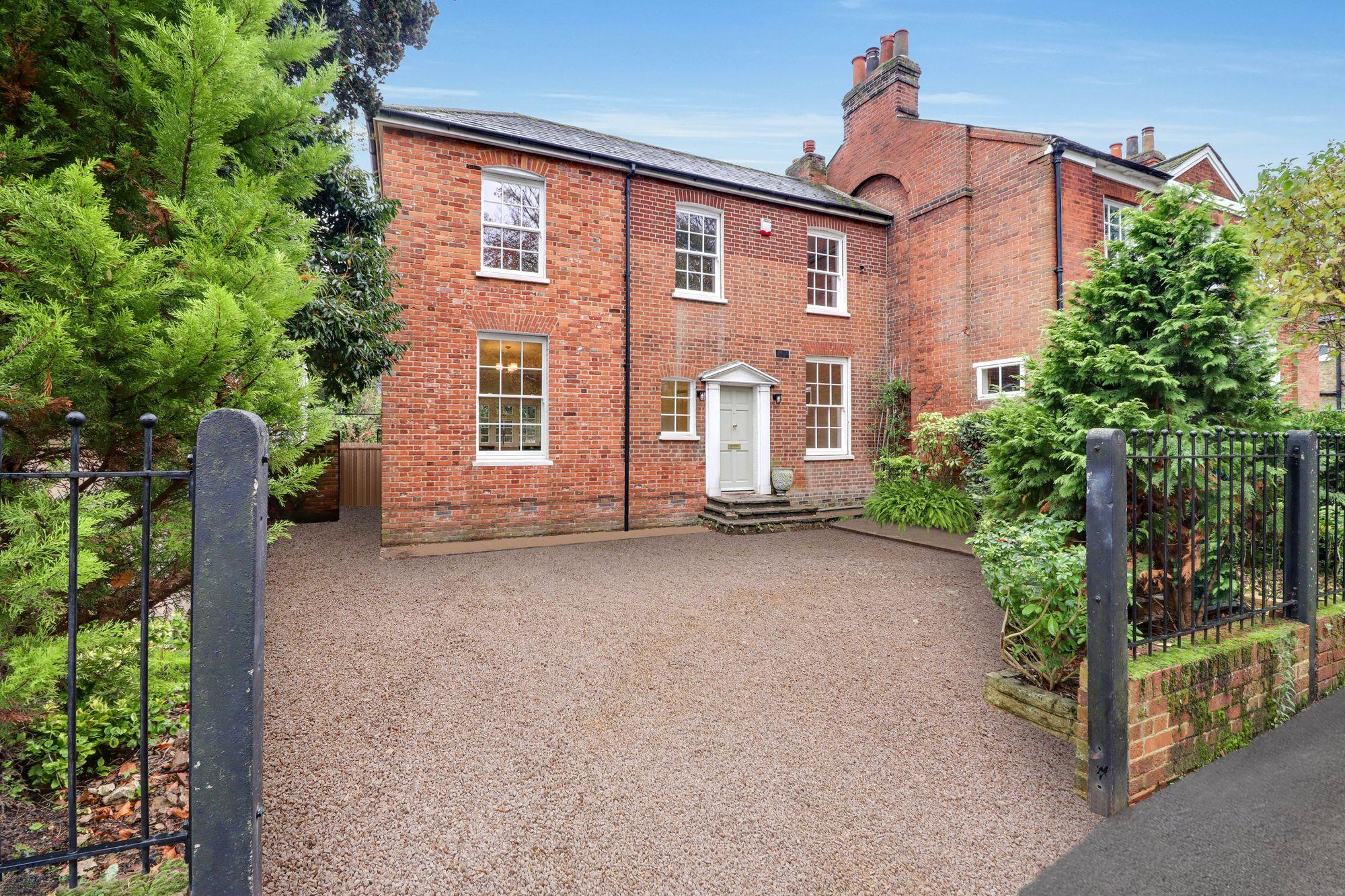House Angel Road in Elmbridge