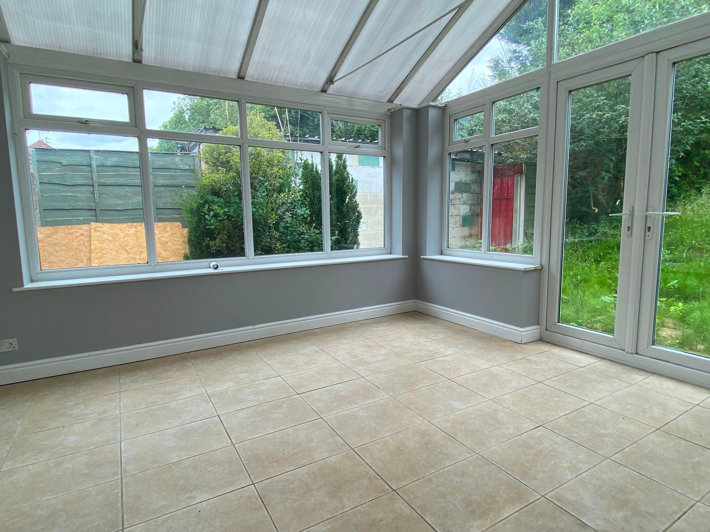 House Canterbury Close in Atherton