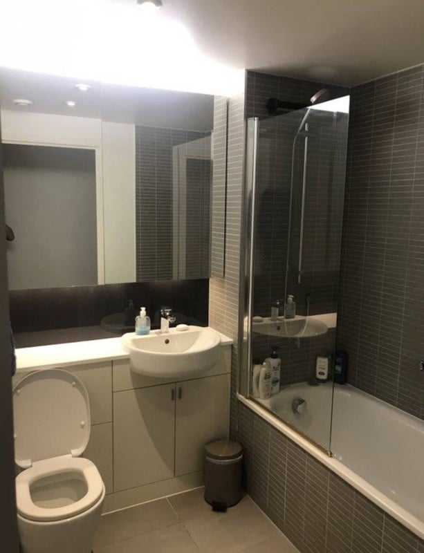 Room Mirabelle Gardens in Greater London