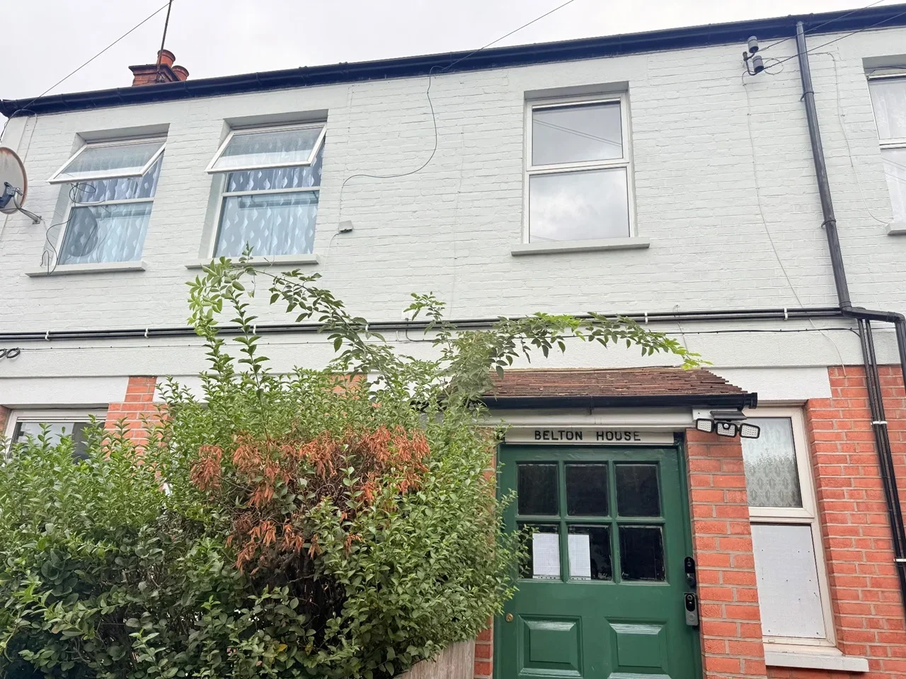 Flat Belton Road in Greater London
