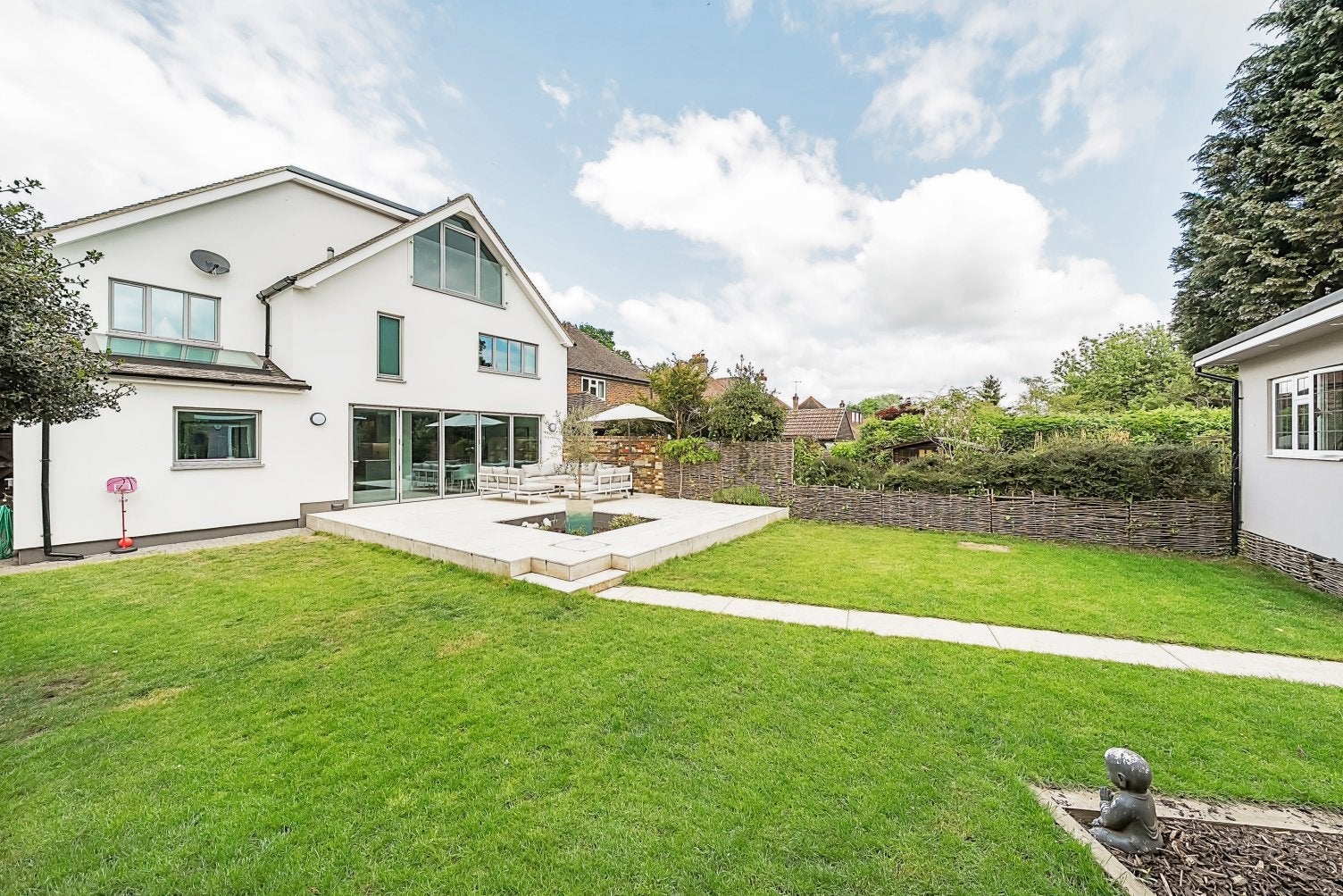 House Radstock Way in Reigate and Banstead