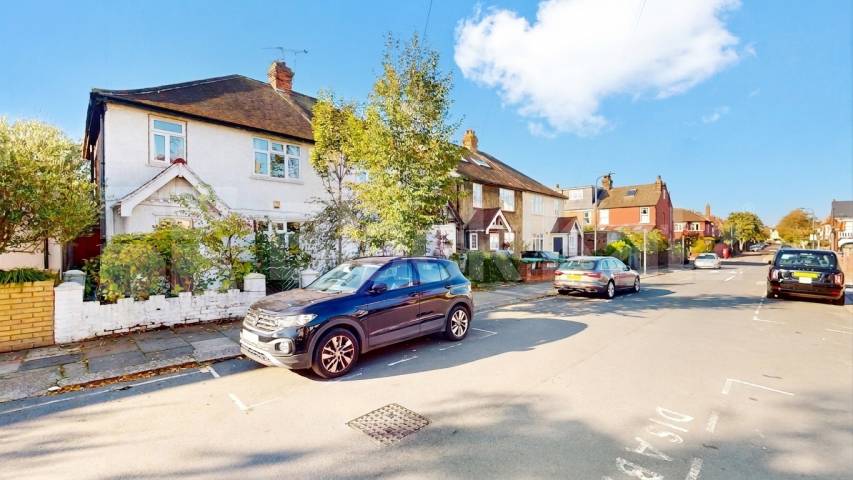 Flat Iverson Road in Greater London
