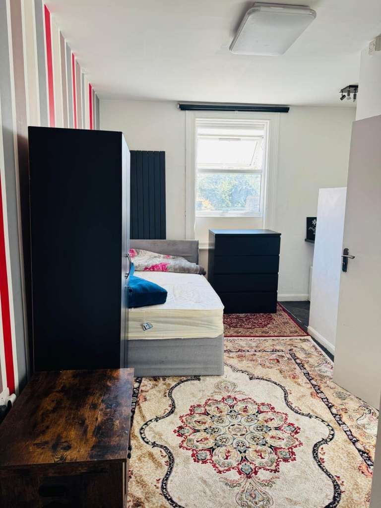 Flat Lea Bridge Road in Greater London