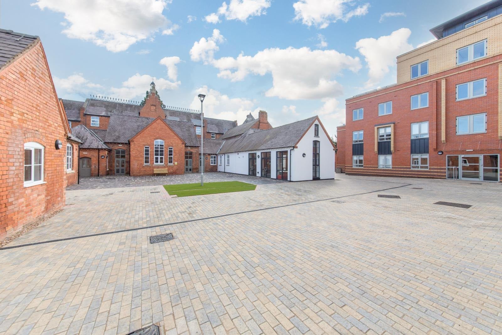Flat Rectory Gardens in Worcester