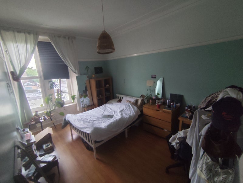 Room Letherby Drive in Glasgow