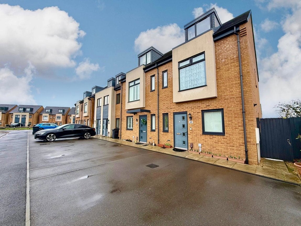 House New Dawn Place in Stratton St. Margaret