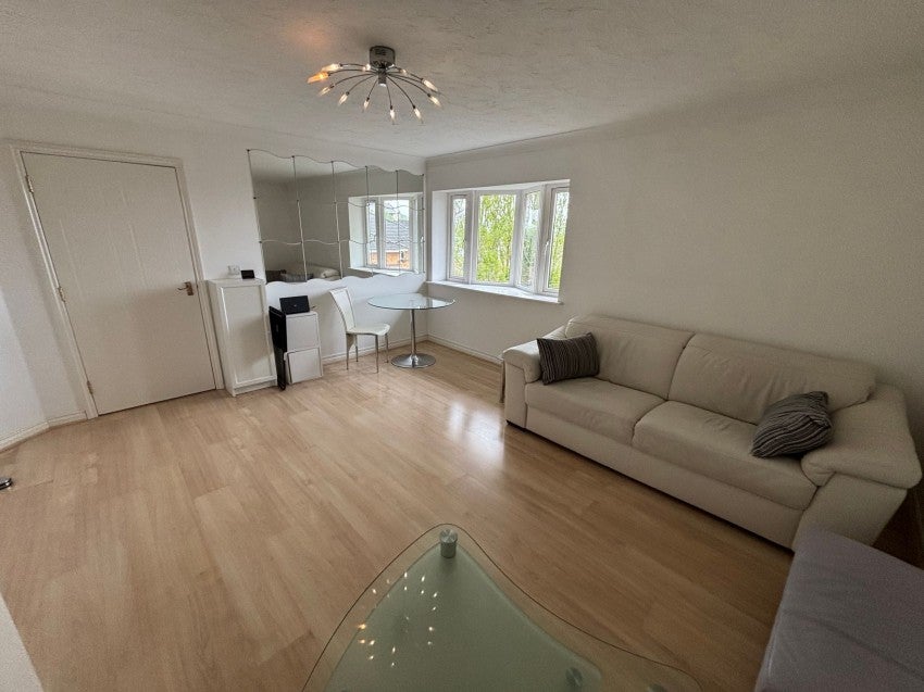 Flat Winslet Place in Reading