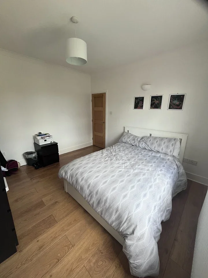 Room Grenfell Avenue in Greater London