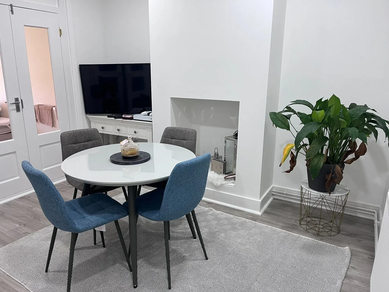 Room Grenfell Avenue in Greater London
