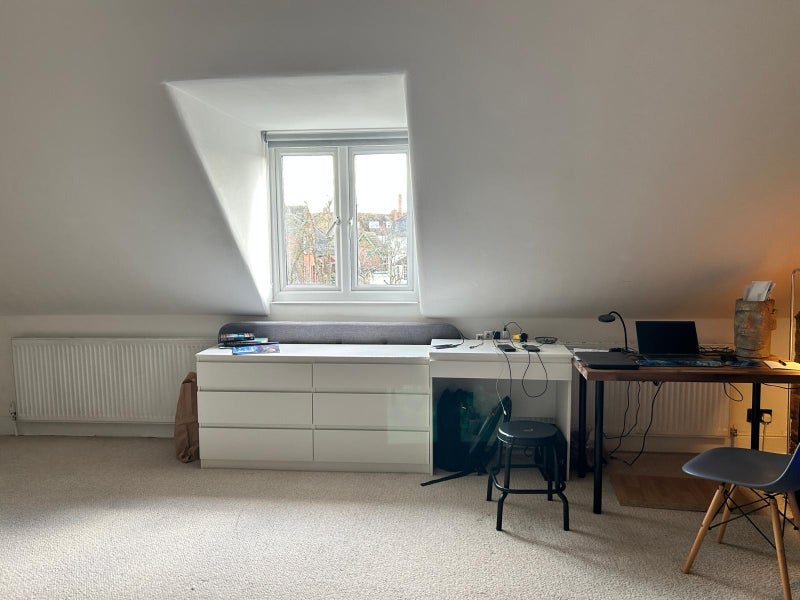 Room Beatrice Avenue in Greater London