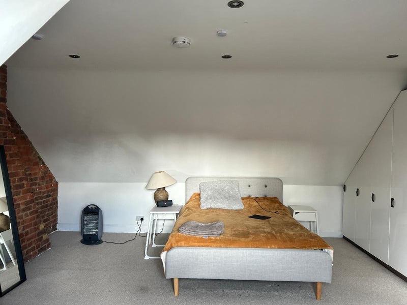 Room Beatrice Avenue in Greater London