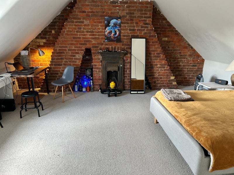 Room Beatrice Avenue in Greater London