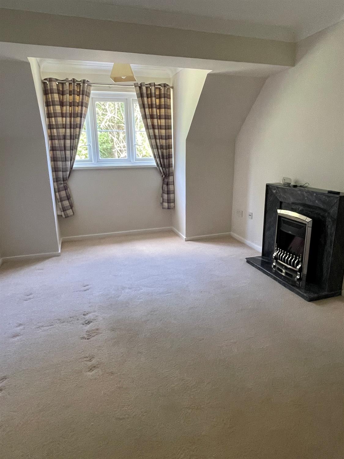 Flat Burnham Chase in Southampton