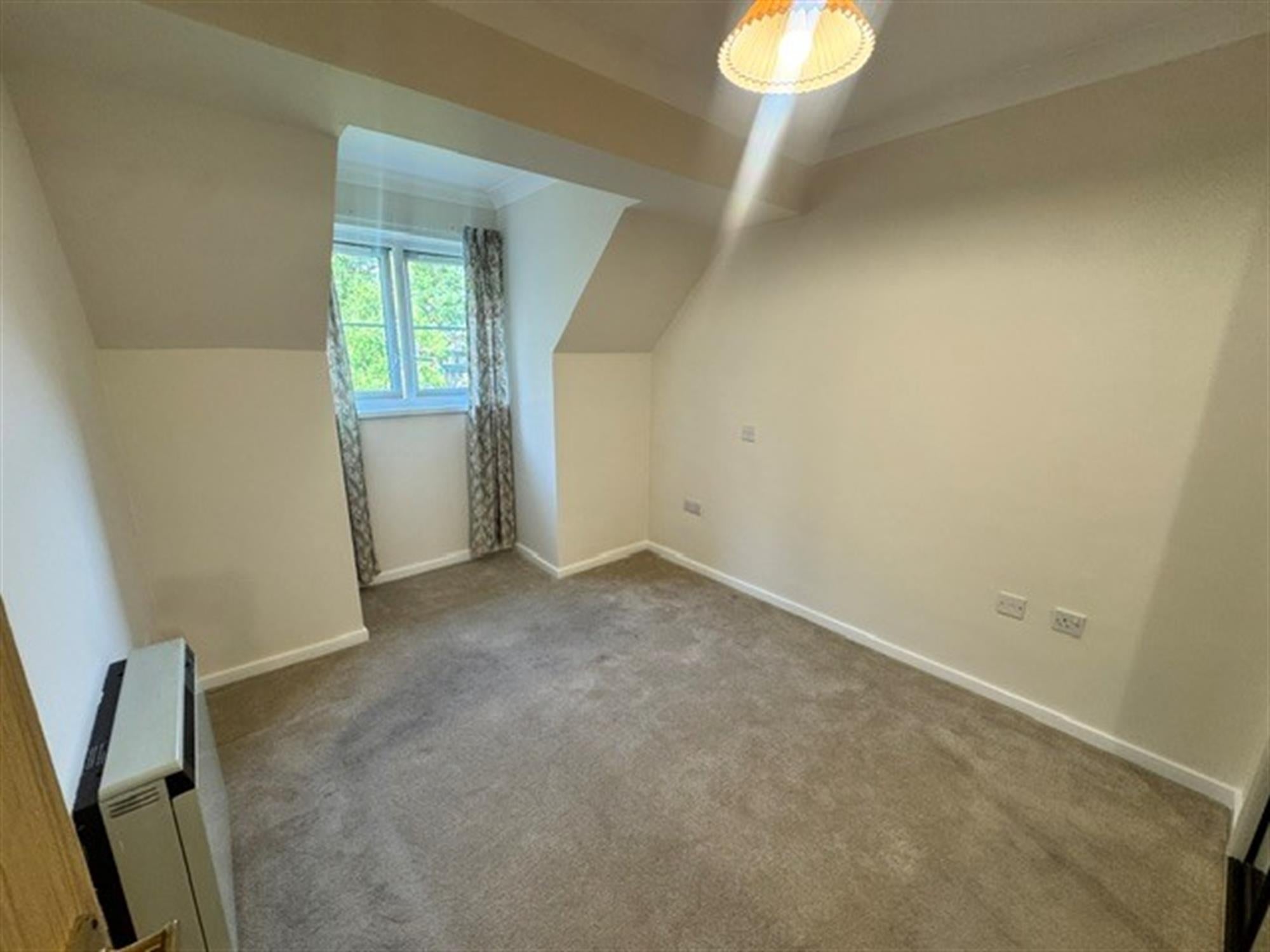 Flat Burnham Chase in Southampton