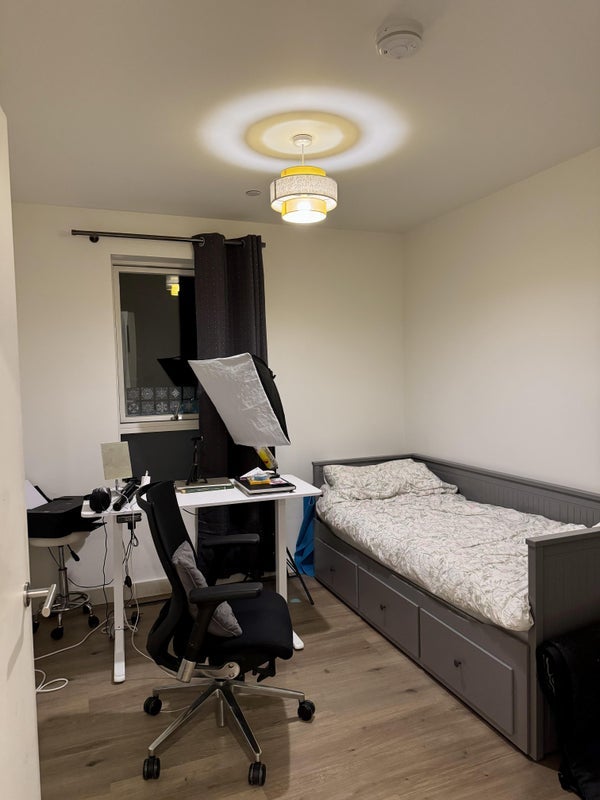 Room Mary Neuner Road in Greater London