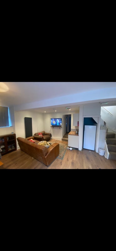 Room Howard Road in Sheffield
