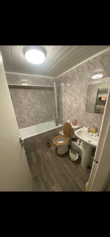 Room Howard Road in Sheffield