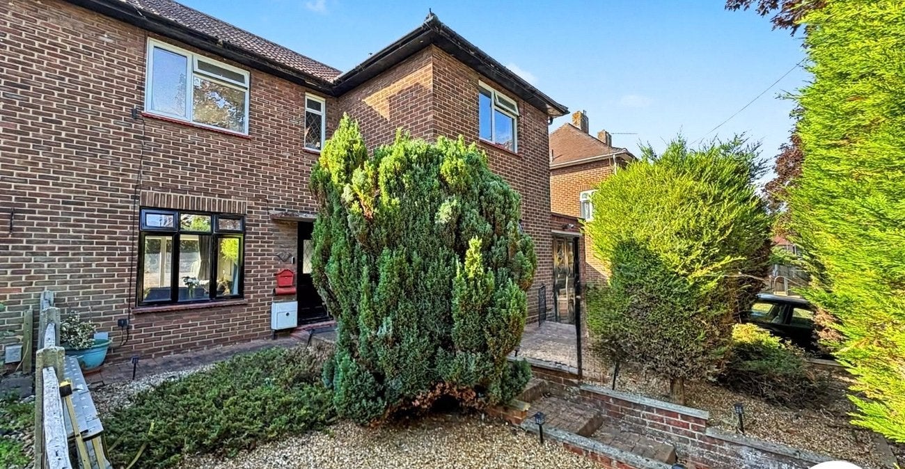 House Eden Avenue in Chatham