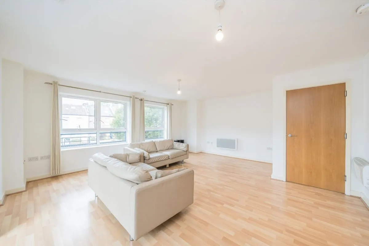 Flat Lanadron Close in Greater London
