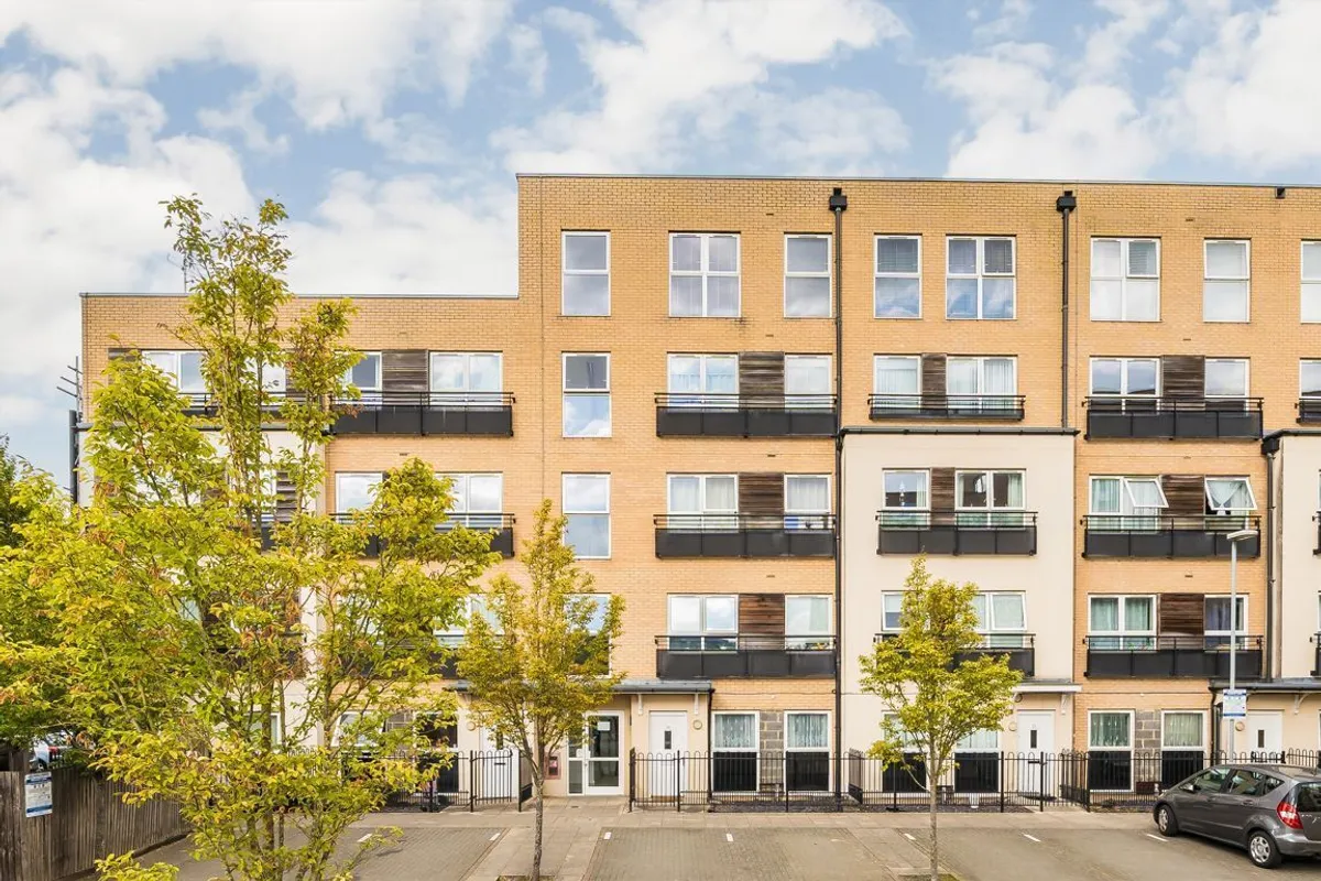 Flat Lanadron Close in Greater London