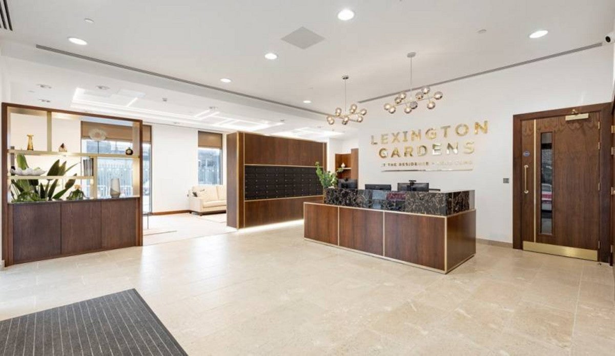 Flat Malthouse Road in London