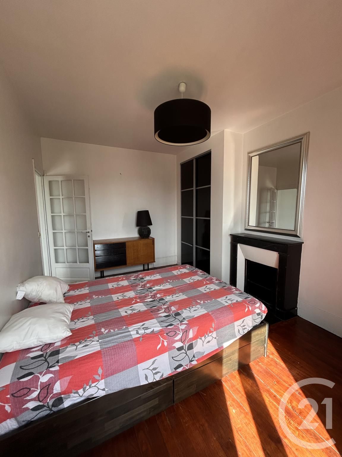 Appartement Rue de la Chapelle à Paris