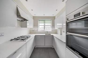 Flat Woodside Lane in Greater London